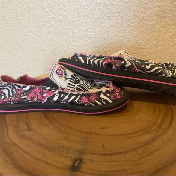 Sanuks girls zebra pink and black slip on slides flats 13 - Picture 4 of 6